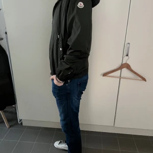 Moncler Grimpeurs Giubbotto - Säljer denna riktigt stilrena o snygga windbreakern i bra skick o för ett bra pris Obs| Allt äkta såklart! Mvh//StockholmStilOutlet