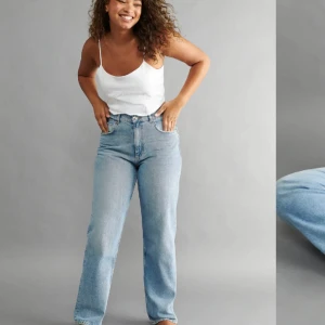 Highwaist jeans blå - Blå high Waits jeans från Gina tricot. Mycket bra skick!