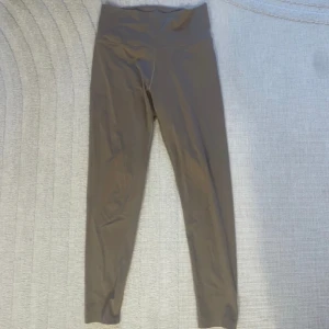 Adidas träningstights - Stretchiga tights från Adidas!