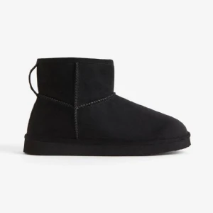 Uggs - Ett par uggs (ej äkta)  Från skopunkten💞 ändå okejj skick, hör av er för egna bilder💞 nypris 500kr