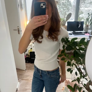 Vit stickad tröja  - En vit stickad tröja som inte kommer till användning längre!🥰