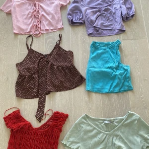 Kläder - Säljer olika kläder för 70 kr styck. Kontakta mig för storlek eller andra funderingar. Pris kan diskuteras beroende på plagget🥰