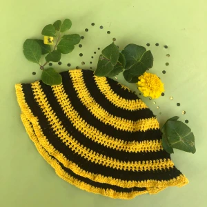 Hand-virkad hatt - En virkad hatt perfekt för antingen vår eller sommar. Eller om du hejar på Häcken eller bara allmänt gillar bin