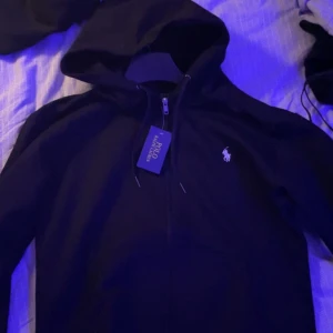 Polo Ralph Lauren tracksuit - polo ralph lauren tracksuit, 10/10, 600kr per plagg eller 999 för hela sättet/dressen.