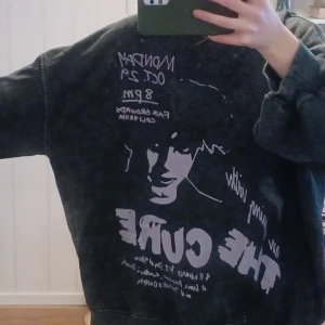 The cure tröja - Mörkgrå the cure tröja i gott skick.