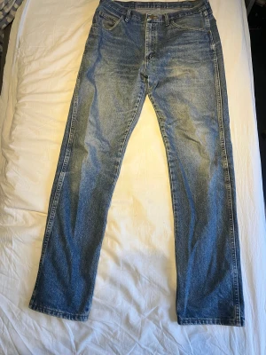 Vintage Wrangler Five Star Jeans (34x34) - Använda i bra skick köpta i början av 2000-talet, byxorna är "Regular Fit" med måtten w34 och L34. 