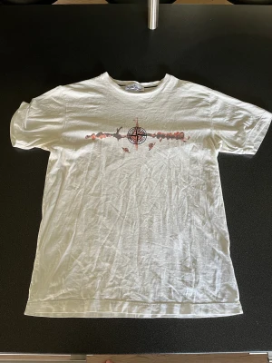Stone Island T-shirt - Säljer nu min varsamt använda Stone Island T-shirt då den inte används längre. Storleken är ganska liten så passar S/M också. 