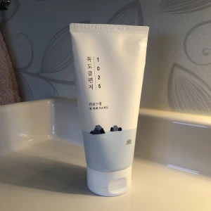 Round Lab - 1025 Dokdo ansiktsrengöring - Köpte då jag hört så bra om denna ansiktsrengöring men den passade ej för min hud tyvärr, endast använd två gånger!