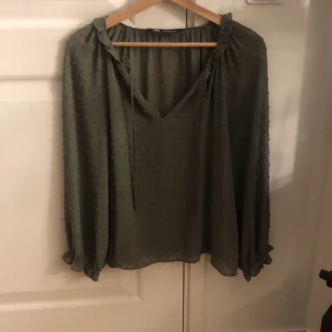 Zara blus - Fin blus från zara som knappt har använts