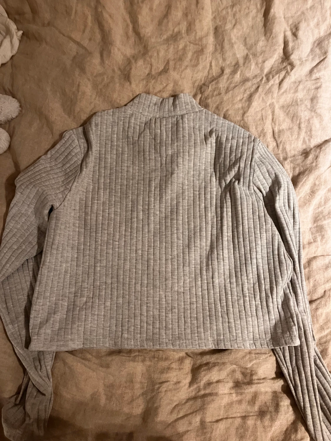 Grå croppad långtröja - 90