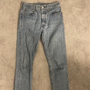 Levi’s 501 - Blåa jeans från levis. 