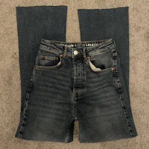 Bikbok jeans  - Boot flare jeans från BikBok   Köpare står för frakten💕