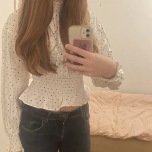 Jättefin blus - En jätte fin blus!! Jag har oftast storlek s. Kan gå ner i pris vid snabb försäljning. Om du har fler frågor kontakta gärna mig💕💕