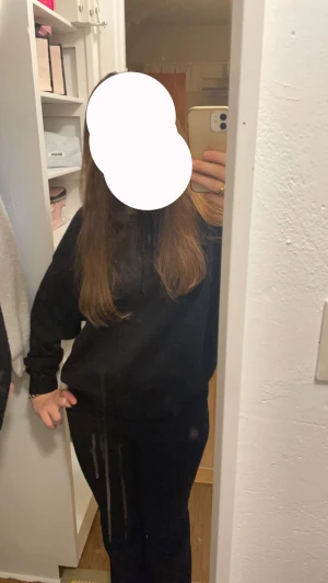 Stickad hoodie  - Fin stickad hoodie från Lindex, köpt förra året men har inte riktigt kommit till användning. Storlek M, passar S 💕