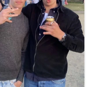 polo ralph lauren jacka/overshirt  - riktigt snygg och sällsynt jacka/overshirt från polo knappt använd så inga fel alls, nypriset ligger på runt 2300, Pristet är inte hugget i sten, har ni några frågor är de bara att skriva 