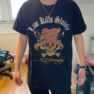 Ed hardy t-shirt - As cool svart Ed Hardy t-shirt i storlek M, inga hål eller andra skador