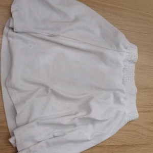 Kjol  - En kjol som inte kommer till användning längere 🥰förlåt för min kamera skriv gärna och fråga om fler bilder🤗