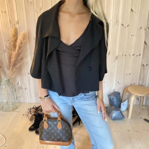 Kappa - JÄTTE snygg jacka 💘💘EXTREMT bra kvalitet märket är Vanessabruno och KOSTAR runt 5000 NY!❤️❤️