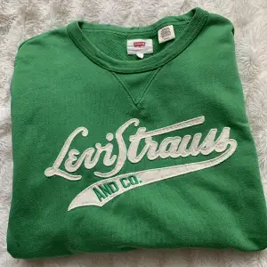 En superfin grön Levis sweatshirt som även funkar bra som en pullover.