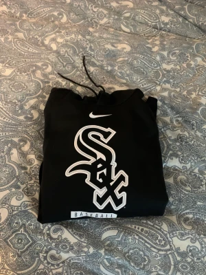 Nike sx hoodie - Det är en sport Hoodie som är bekväm, änvänt fåtal gånger, utan tecken på slitage