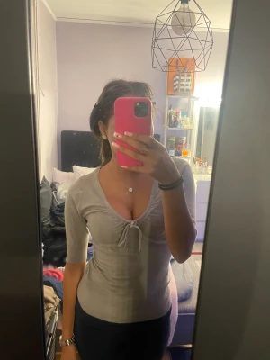 Grå tröja - Säljer min gråa tröja för tycker inte de min stil löngp