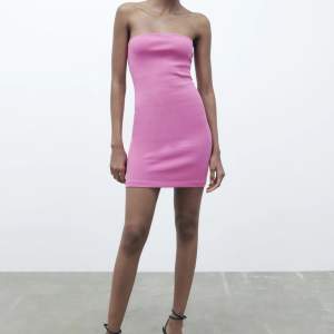 Säljer denna rosa klänning från zara i storlek S!💗har aldrig använt 