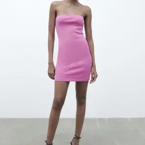 Säljer denna rosa klänning från zara i storlek S!💗har aldrig använt 
