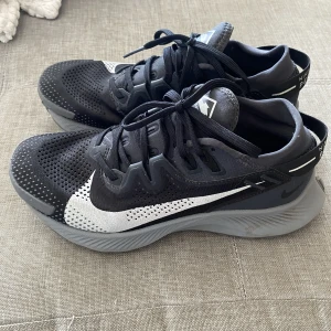 Nike trail Pegasus löparskor  - Nike trail Pegasus  Storlek 38 Använda ett fåtal gånger så  i nyskick. Nypris 1300 Säljes för 500 