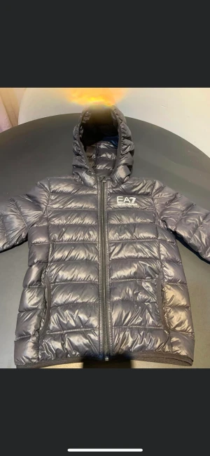 Dunjacka  - Dunjacka som passar både tjej och kille. Mycket fint skick! 