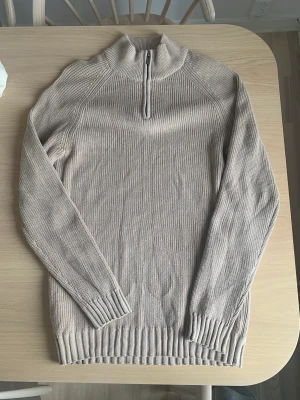 Stickad tröja från Dressmann. Oanvänd. XL. - Stickad tröja från Dressmann (oanvänd) i XL