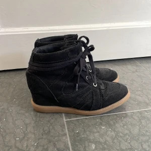 Pavement skor strl 37 - Jättesnygga skor i nästintill oanvänt skick. Säljer pga lite för små för mig.