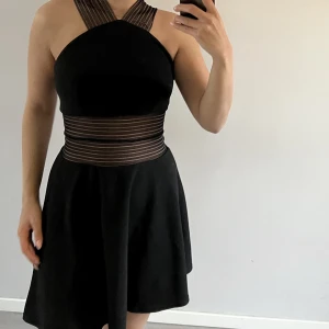 Unik klänning  - Säljer min söta klänning i stolen S. Använd vid 2 tillfällen.