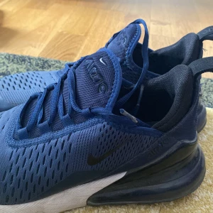 Air Max 270 - Jätte fina 270 i naivy blue!