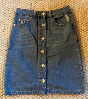  Jeans kjol - Snygg jeans kjol i bra skick. Storlek XS