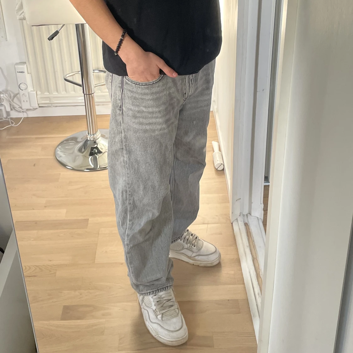 Gråa ”loose fit” jeans  - 91
