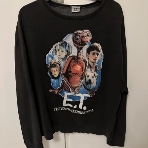 Collegetröja  - Collegetröja med tryck från Zara. Strl M. 