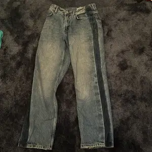 Super coola jeans från Na-Kd i storlek 36