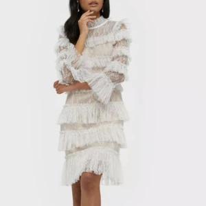 Bymalina klänning - Superfin klänning i bra skick. Köpte den i storlek M . Är 168 men tyckte den blev för lång så valde därför att sy upp den. Skulle säga att den passar både S/M. Se bild 2 hur den är uppsydd vid knäna.