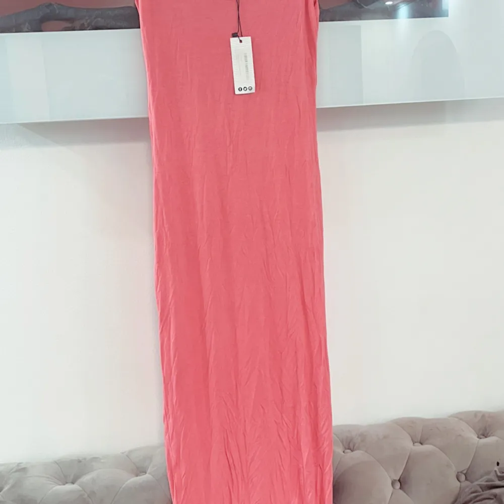 helt ny rosa lång klänning . . Klänningar.