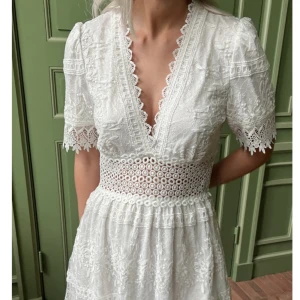 Klänning  - Helt oanvänd klänning från Gina tricot. 