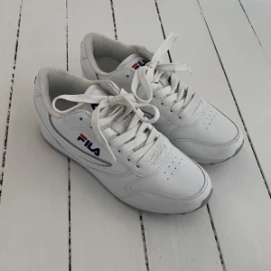Fila skor - Nästan helt oanvända Fila skor som är som i nyskick! Storlek 38🤍
