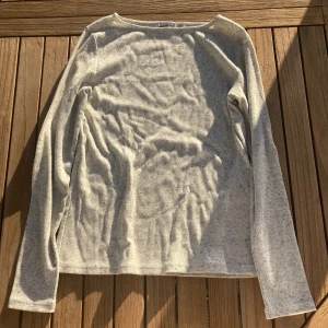 Långärmad t-shirt  - Ljusgrå-melerad långärmad i storlek XS! Fint skick!💕