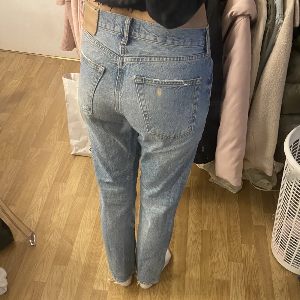 Zara straight jeans midwaist / lowwaist storlek 36💕. Jeans & Byxor.