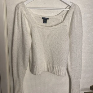 Lindex stickad tröja  - Lindex stickad tröja både i vit och svart. Vita är i storlek M och svarta i storlek S❤️