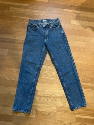 Lindex jeans ”nea” - Mörkblå tvätt, sparsamt använda