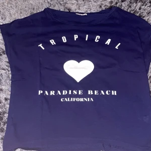 Blå tröja  - Jätte söt tröja ser ut som ny.