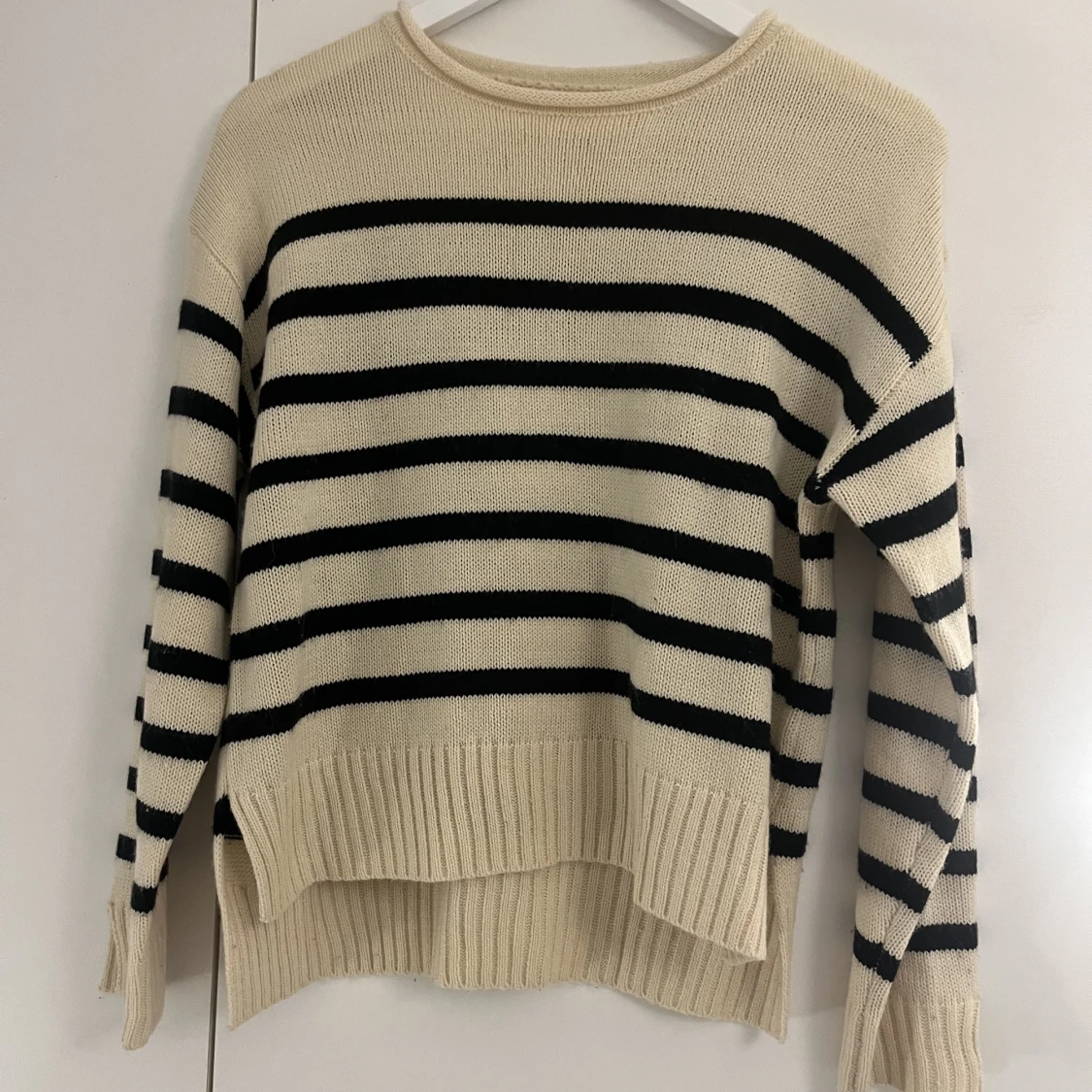 Randig stickad tröja