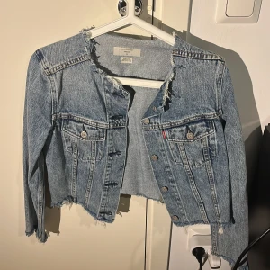 Levis jeansjacka - Jättebra skick knappt använd