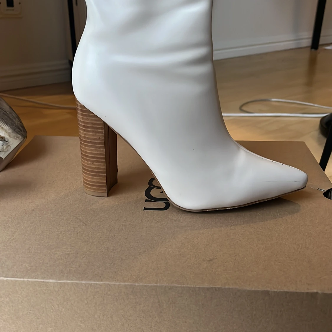 Vita höga klackskor  - 90