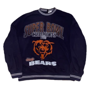 Blå tjocktröja  - Tröjan är en L och är ett fotbollslag tröja. Den är oanvän och väldig bekväm 